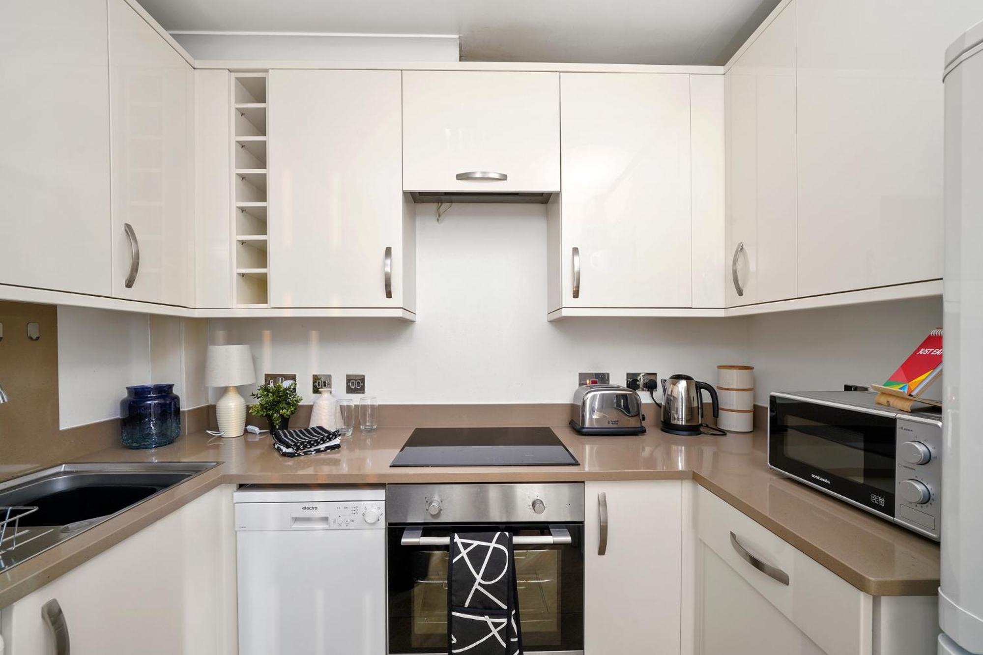 Delightful Flat In - Sleeps 6 * Лондон